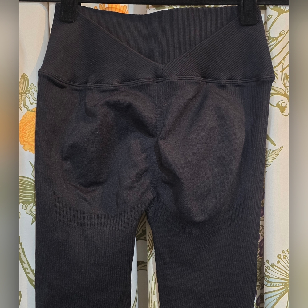 Halara Ribbed Compression Legging - Picture 5 of 5